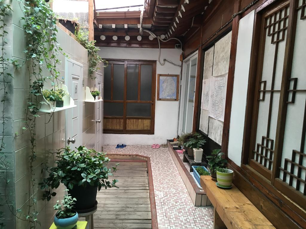 Icos Guesthouse 1 - Female Only Seoul Exterior photo